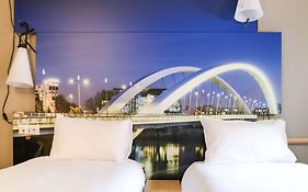 Ibis Lyon Gerland Merieux